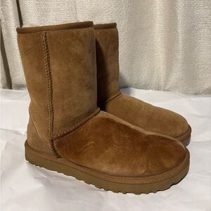 Women’s brown Ugg Boots. Size 8